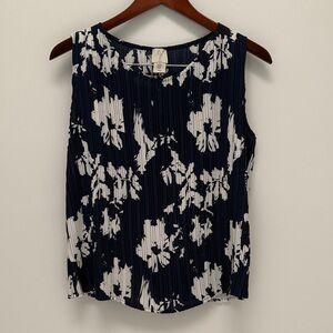 Joie Navy and White Floral Sleeveless Tank Top Blouse M Pleated
